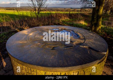 Das Toposkop auf dem Gipfel des Fish Hill in der Nähe des Broadway Tower und Chipping Campden auf dem Cotswold Way Fußweg, Worcestershire, England Stockfoto