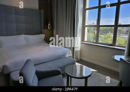 Ein Premium-Gästezimmer mit Stadtblick im Hotel-Dieu Intercontinental Hotel, Lyon Fr. Stockfoto