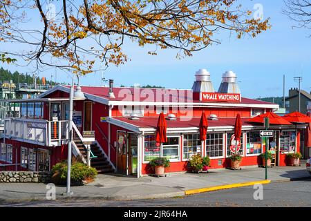 FRIDAY HARBOR, WA -1 Okt 2021- Blick auf die Innenstadt von Friday Harbor, der Hauptstadt des Archipels der San Juan Inseln im Bundesstaat Washington, USA. Stockfoto