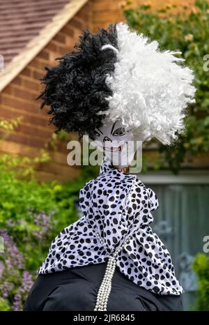 Flamstead Scarecrow Festival 2022 - Cruella de Vil Nahaufnahme Stockfoto