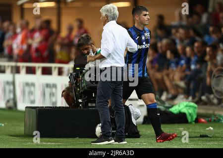 Gewiss Stadium, Bergamo, Italien, 21. August 2022, Cheftrainer Gian Piero Gasperini von Atalanta BC und Ruslan Malinovskyi von Atalanta BC während Atalan Stockfoto