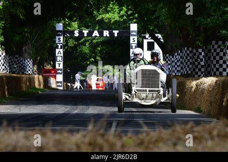 Ben Collings, Mercedes Grand Prix, Pioneers, aus dem frühen 20. Jahrhundert stammend, stellen die Fahrzeuge in dieser Kategorie den Beginn des Motorsports, Goodwood F, dar Stockfoto