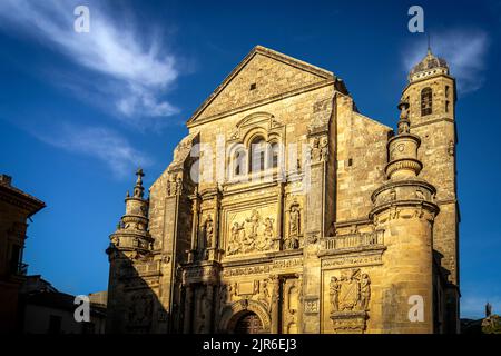 Fassade der Sacra Capilla del Salvador, einer Kirche in beda, Jan, Spanien. Plateresque Renaissance-Stil ist ein nationales Denkmal Stockfoto