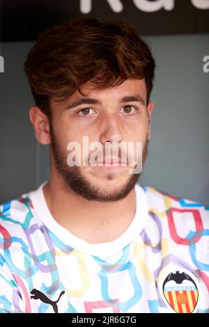 BILBAO, SPANIEN - 21. AUGUST: Nico Gonzalez von Valencia CF schaut vor dem La Liga Santander Spiel zwischen Athletic Club und Valencia CF am 21. August 2022 in San Mames in Bilbao, Spanien. Quelle: Ricardo Larreina/AFLO/Alamy Live News Stockfoto