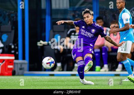 21. August 2022: Orlando City-Stürmer Facundo Torres (17) mit dem Ball gegen den FC Charlotte im Major League Soccer Match im Bank of America Stadium in Charlotte, NC. (Scott Kinser) Stockfoto