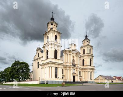 Baudenkmäler, touristische Zentren und interessante Orte in Weißrussland - katholische Kirche im Dorf Budslav Stockfoto