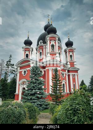 Curchi Kloster Blick von außen auf das berühmte Wahrzeichen in Orhei, Moldawien. Kirche im christlich-orthodoxen Stil, traditionell für die Kultur Osteuropas. Wunderschön Stockfoto