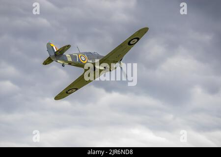 1941 Hawker Sea ‘Z7015’ in der Luft auf der Fly Navy Airshow in Shuttleworth am 3.. Juli 2022 Stockfoto