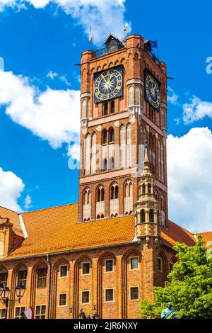 Uhrturm des Alten Rathauses, in dem sich das Regionalmuseum in Torun (Ratusz Staromiejski), Torun, Polen, befindet Stockfoto