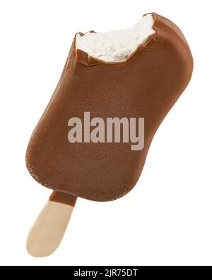 Eis mit Schokolade auf weißem Hintergrund bedeckt, Freisteller, volle Tiefenschärfe Stockfoto