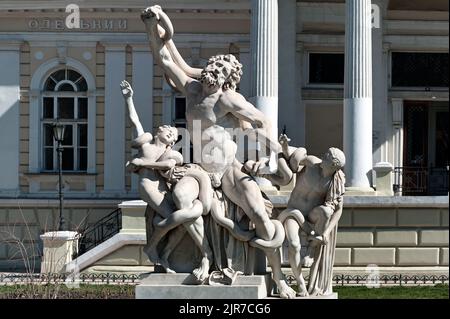 Skulpturengruppe Laokoon (Kopie) vor dem Archäologischen Museum in Odessa, Ukraine Stockfoto