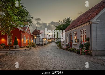 mariager elektricitetsværk ist ein rotes Gebäude aus dem Jahr 1907 an der Teglgade in der dänischen Stadt Mariager, Dänemark, 6. August 2022 Stockfoto