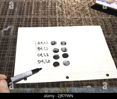A840476 U12T MIDAS MYTH EXPERIMENT RECOVERY BIELER (PROJEKTINGENIEUR) MAR 27 84 EG&G/NTS PHOTO LAB VERÖFFENTLICHUNGSDATUM: 3/27/1984 EDGERTON, GERMESHAUSEN & GRIER; EG&G; GERÄTE; GERÄTE & INSTRUMENTE; WIEDERGEWINNUNG VON EXPERIMENTEN; INSTRUMENTE; INSTRUMENTE UND GERÄTE; MIDAS-MYTHOS; NEVADA; NEVADA TESTGELÄNDE; NTS; KERNENERGIETECHNIK; KERNWAFFENTESTS; KERNWAFFENTESTS; TESTSTANDORTE; UGT; UNTERIRDISCHE TESTS; U12T MIDAS MYTHOS-EXPERIMENT REC HISTORISCHE BILDER. 1972 - 2012. Energieministerium. National Nuclear Security Administration. Fotos im Zusammenhang mit Atomwaffentests auf dem Testgelände in Nevada. Stockfoto