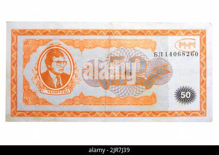 Altes Geld MMM Mavrodi auf weißem Hintergrund, isolierte Banknoten aus Russland. Die russische Finanzpyramide von 1994 Stockfoto