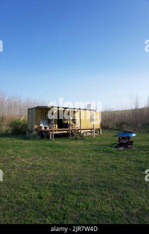 Container, abseits des Stromnetzes. Stockfoto