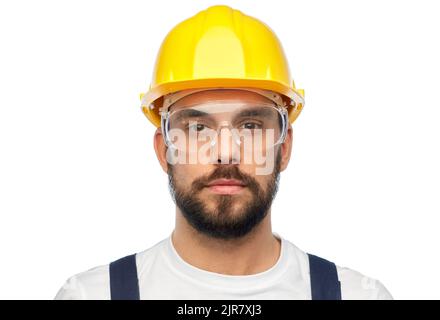Männlicher Arbeiter oder Baumeister im Helm und insgesamt Stockfoto