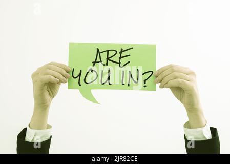 Schreiben Anzeige Text sind Sie in, Geschäftsidee fragen, ob Sie engagiert sind Kompromiss mit einer bestimmten Ursache Geschäftsfrau Holding Speech Bubble mit ich Stockfoto