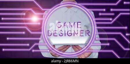 Sign Display Game Designer, Konzept Bedeutung Campaigner Pixel Scripting Programmierer Konsolen 3D Grafik Frau Holding Tablet in Digital Circle mit Stockfoto