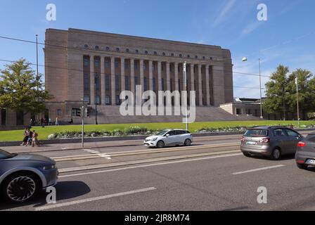 Helsinki, Finnland - 20. August 2022: Außenansicht des finnischen parlamentsgebäudes. Stockfoto