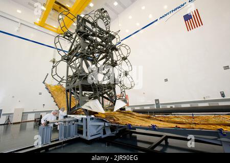 Kalifornien, USA. 30.. Juni 2009. James Webb Space Telescope Backplane-Modell in voller Größe. Diese Webb-Teleskop-Simulatoren sind maßstabsgeweise Darstellungen des optischen Teleskops, der Rückwandplatine und des Sonnenschirms. Quelle: Northrop Grumman/ZUMA Press Wire Service/ZUMAPRESS.com/Alamy Live News Stockfoto