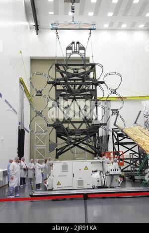 Kalifornien, USA. 30.. Juni 2009. James Webb Space Telescope Backplane-Modell in voller Größe. Diese Webb-Teleskop-Simulatoren sind maßstabsgeweise Darstellungen des optischen Teleskops, der Rückwandplatine und des Sonnenschirms. Quelle: Northrop Grumman/ZUMA Press Wire Service/ZUMAPRESS.com/Alamy Live News Stockfoto