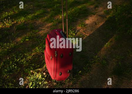 Touristenhütte Trolley links im grünen Gras Stockfoto