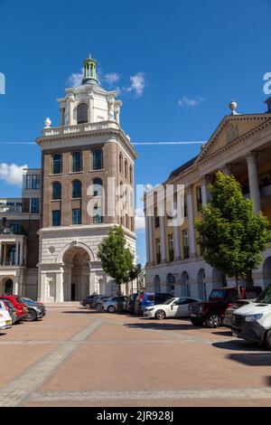 Der Turm des neuen Königlichen Pavillons auf dem Queen Mother Square, Poundbury, Dorset Stockfoto