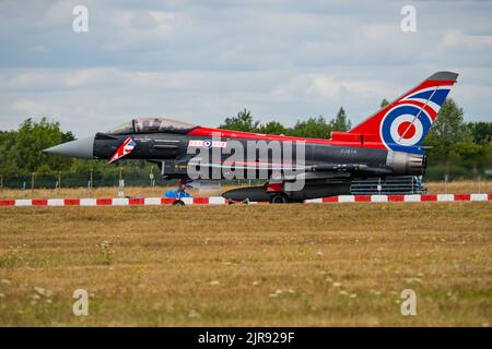 Royal Air Force Typhoon Display Team, Typhoon FGR4 Aircraft nach Fertigstellung der Ausstellung beim Royal International Air Tattoo 2022 am 15/7/2022. Stockfoto