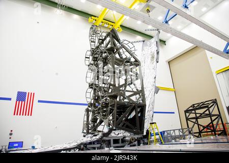 Kalifornien, USA. 30.. Juni 2009. James Webb Space Telescope Backplane-Modell in voller Größe. Diese Webb-Teleskop-Simulatoren sind maßstabsgeweise Darstellungen des optischen Teleskops, der Rückwandplatine und des Sonnenschirms. Quelle: Northrop Grumman/ZUMA Press Wire Service/ZUMAPRESS.com/Alamy Live News Stockfoto