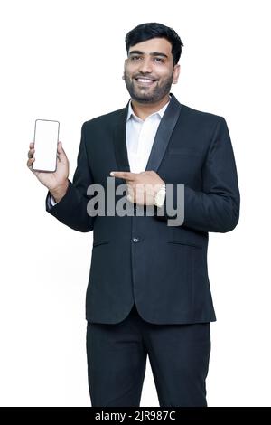 Zeigt mobile leere Bildschirm in Anzug männlichen Modell Stockfoto