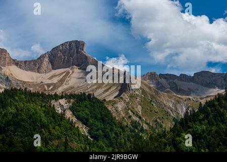 Wunderschöne Bergkulisse im lus la croix Haute, im drome in den französischen alpen, Abenteuerurlaub. Stockfoto