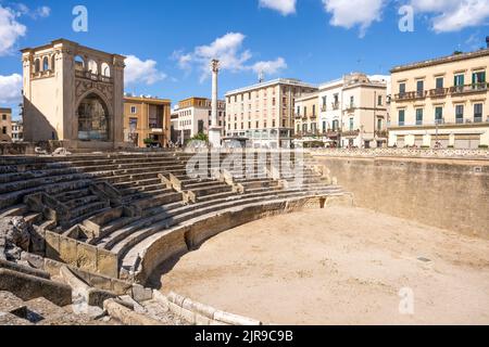 Ruinen des römischen Amphitheaters in der antiken römischen Stadt Lupiae, heute Lecce, in Salento, Region Apulien, Italien gebaut Stockfoto