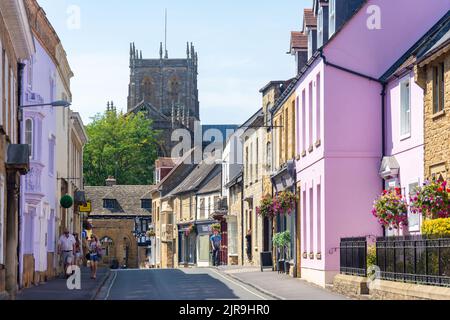 Sherborne Abbey und The Conduit aus Long Street, Sherborne, Dorset, England, Vereinigtes Königreich Stockfoto