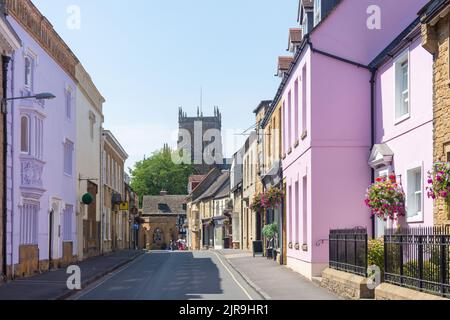 Sherborne Abbey und The Conduit aus Long Street, Sherborne, Dorset, England, Vereinigtes Königreich Stockfoto