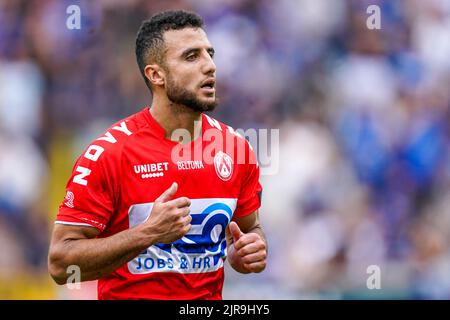 BRUGGES, BELGIEN - 21. AUGUST: Billal Messaoudi von KV Kortrijk schaut während des Jupiler Pro League-Spiels zwischen dem Club Brugge KV und KV Kortrijk am 21. August 2022 im Jan Breydelstadion in Brugges, Belgien (Foto: Joris Verwijst/Orange Picles) Stockfoto
