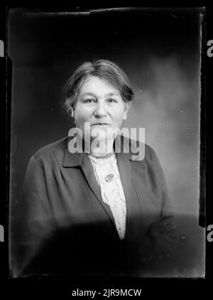 Frau knapp, 35 Riddlers Crescent, Petone, um 1920, Wellington, Von Berry & Co. Stockfoto