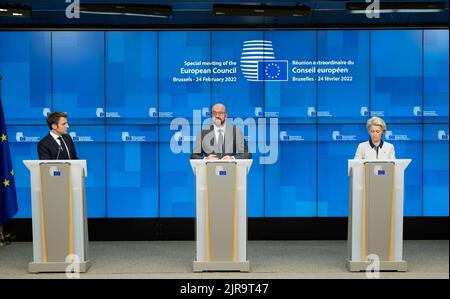 Belgien, Brüssel, am 25. Februar 2022: Pressekonferenz mit Emmanuel Macron, dem Präsidenten der Französischen Republik, und Charles Michel, dem Präsidenten des EUR Stockfoto