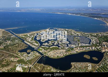 Le Grau-du-ROI (Südfrankreich): Luftaufnahme der Bucht von Aigues-Mortes und des Yachthafens von Port-Camargue, dem größten in Europa. Stockfoto