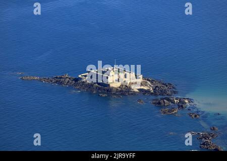 Saint-Malo (Bretagne, Nordwestfrankreich): Luftaufnahme des Nationalforts auf der Gezeiteninsel Òrochre de lÕIsletÓ. Ingenieur Simeon Garangeau gebaut Stockfoto