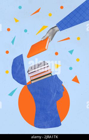 Collage 3D Bild von Pinup Pop retro Skizze von Arm Palm Putting Bücher in Zeichnung offenen Kopf isoliert Malerei Hintergrund Stockfoto