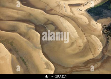 Oleron Island (vor den Küsten des mittelwestlichen Frankreichs): Luftaufnahme der Sandbänke in Boyardville bei Ebbe. Stockfoto