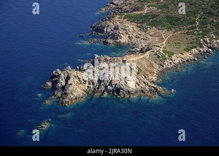 Südkorsika, Departement Corse-du-sud, Cargese: Luftaufnahme des renovierten genuesischen Turms, der in der zweiten Hälfte des 16.. Jahrhunderts in La gebaut wurde Stockfoto