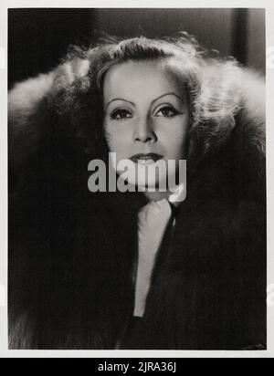Greta Garbo von Clarence Sinclair Bull (MGM, Anfang 1930s). Hochformat. Stockfoto