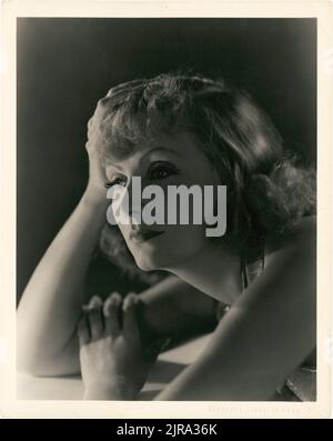 Greta Garbo von Clarence Sinclair Bull (MGM, Anfang 1930s). Hochformat. Stockfoto