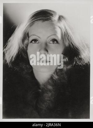 Greta Garbo von Clarence Sinclair Bull (MGM, Anfang 1930s). Standbild Im Hochformat. Stockfoto