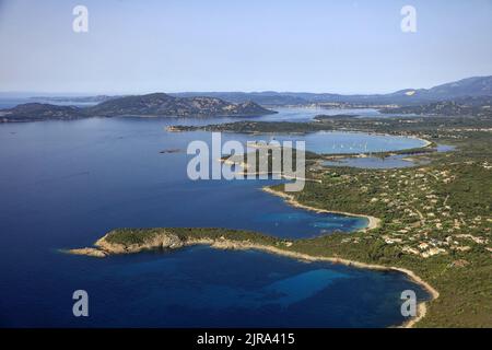 Südkorsika, Departement Corse-du-sud, Zonza, Sainte-Lucie-de-Porto-Vecchio: Luftaufnahme der Küste und der Landzunge Punta Capicciola Stockfoto