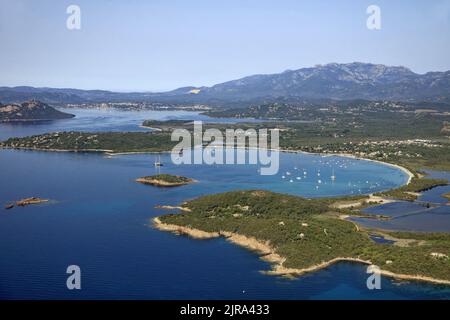 Südkorsika, Departement Corse-du-sud, Lecci: Luftaufnahme der Küste, des Golfs von Porto Vecchio und des Ankerplatzes von San-Ciprianu entlang des Tyrr Stockfoto