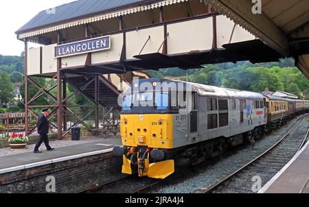 Der Dieselmotor 31271 fährt nach Llangollen, Nordwales, mit Kutschen, traditioneller Dampfbahn, 1960er, 1960 Stockfoto