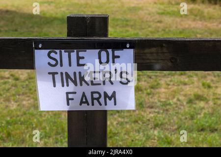 Imber Tag der offenen Tür für Besucher, um das verlassene Geisterdorf auf der Salisbury Plain, Wiltshire UK im August zu sehen - Stockfoto