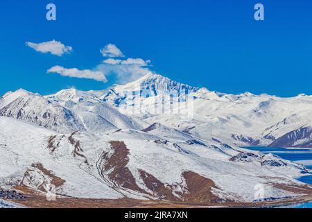 Yamdrok Lake ist ein Süßwassersee im Bezirk Nangartse, Präfektur Shannan, etwa 170 km (110 mi) südwestlich von Lhasa, der Hauptstadt Tibets in China Stockfoto